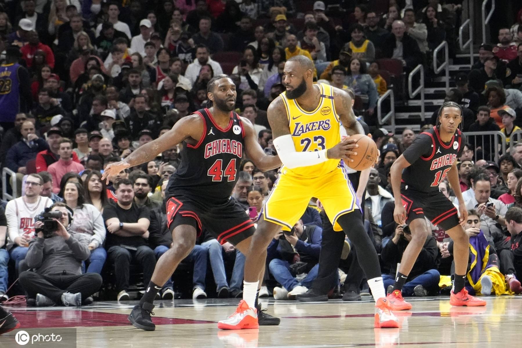 爱游戏 - Doinb在雄鹿比赛中突破纪录，绝杀引发热议！